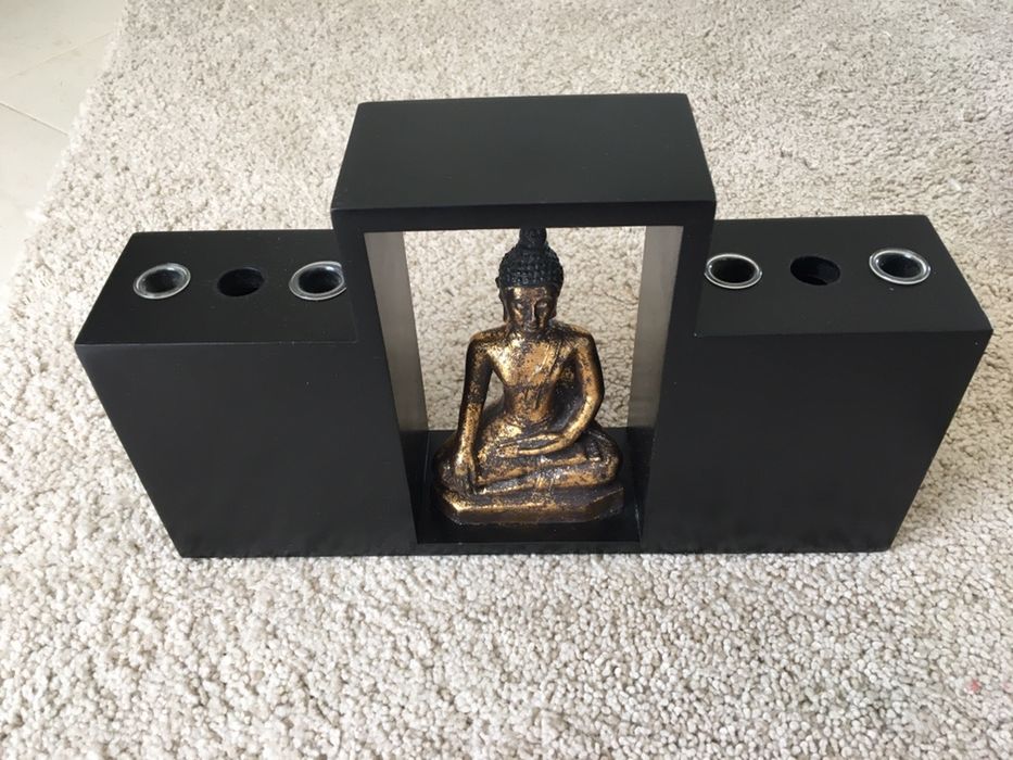 Buda dourado com suporte madeira