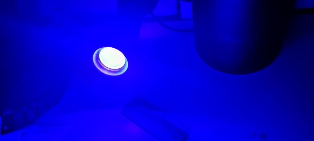 Lanterna UV para ver manchas invisíveis