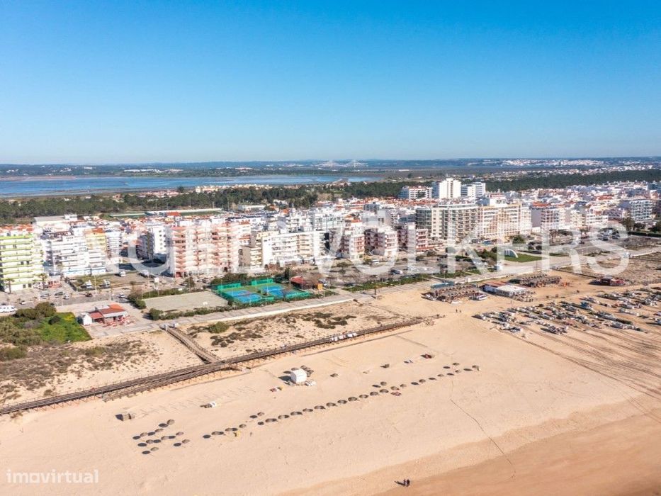 Novo Empreendimento com Piscina em Monte Gordo