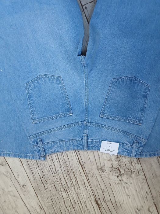 Piękne jeansy z kryształkami