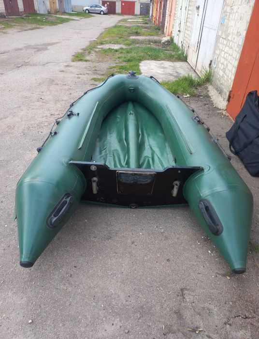 Продам лодку "Navigator ЛК-330" у відмінному стані
