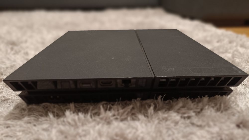 PlayStation 4 ( troco por 1080 ti ou 4060 )