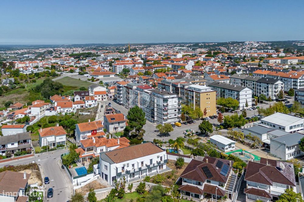 Prédio com 11 T1 e 6 T0 no centro de Leiria