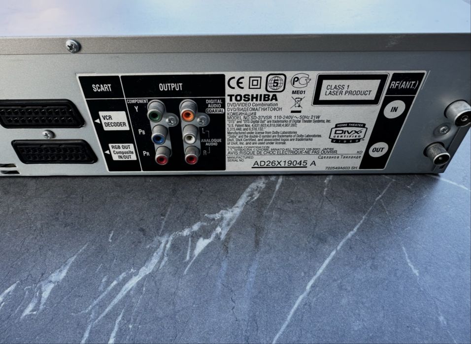 Відеомагнітофон  DVD програвач (2 в 1)Toshiba SD-37VSR