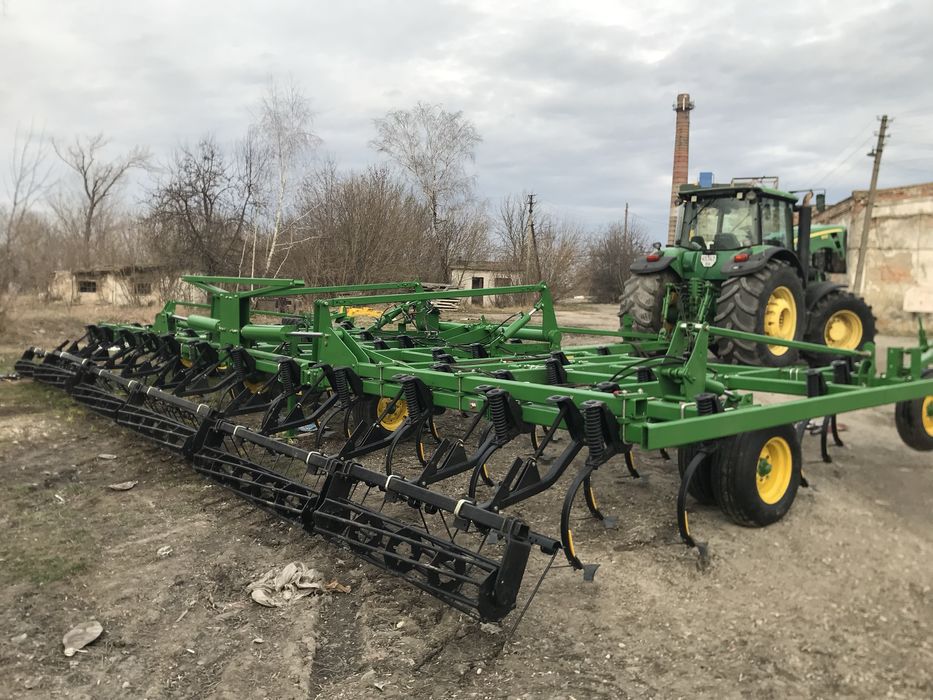Продам култиватор John Deere 2210 (11м)