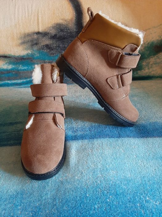 Нові замшеві зимові черевики