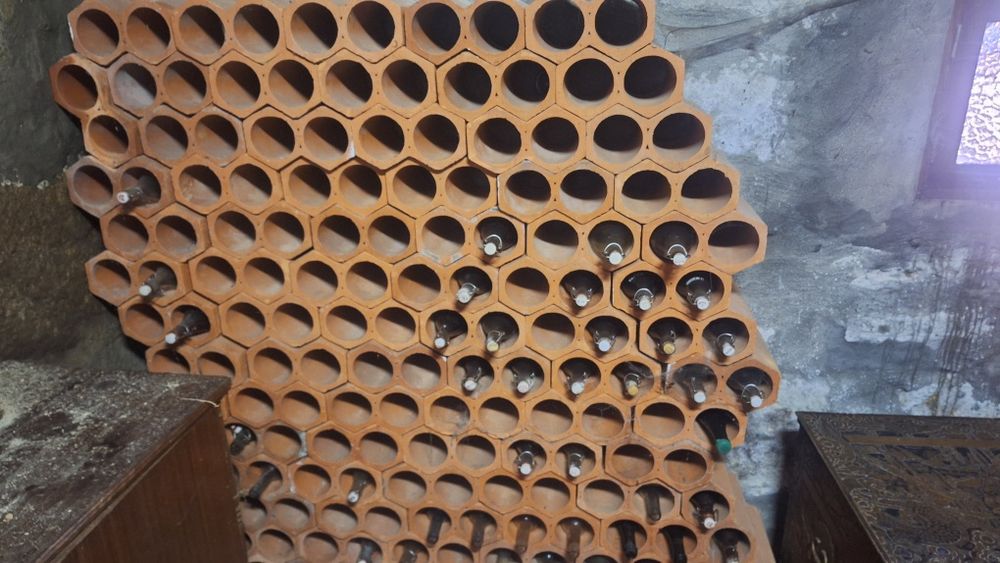 Garrafeira em colmeia