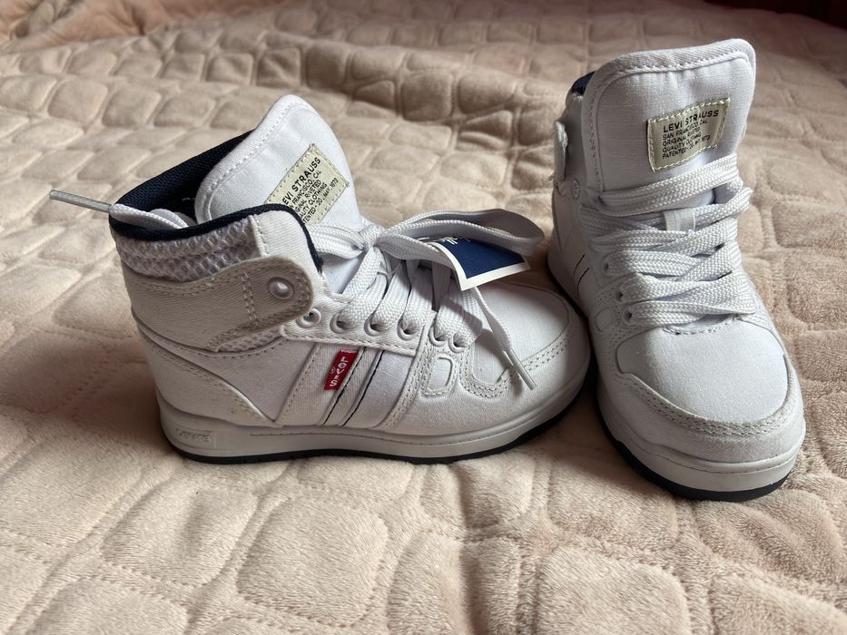 Дитячі кросівки levis (нові)