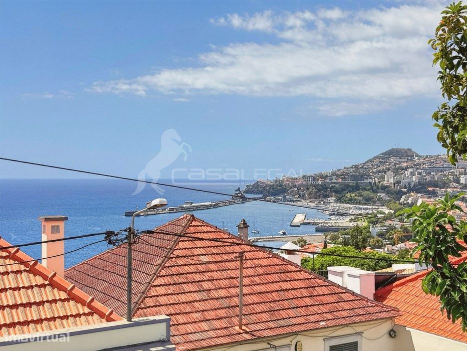 Moradia T2 e estúdio independente com vista para a baía do Funchal