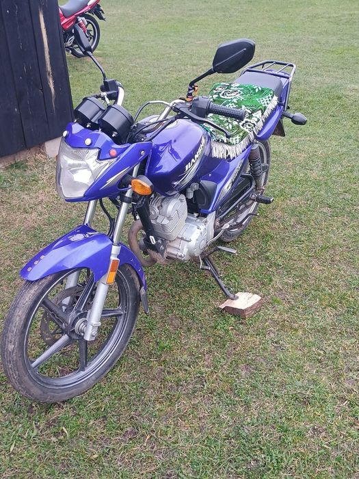 Продаєць мотоцикл