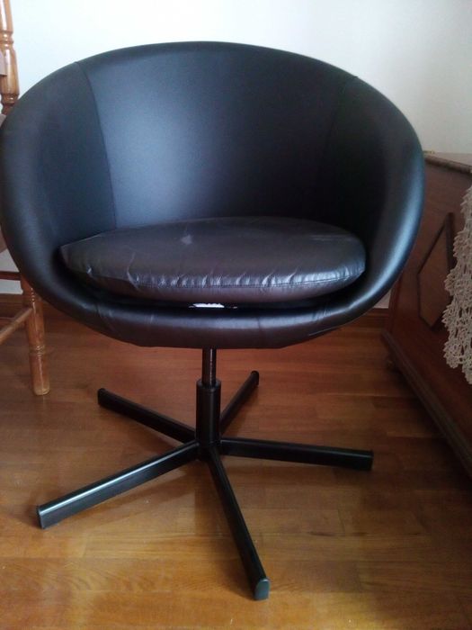 Cadeira SKRUVSTA preta giratória da IKEA (pouco usada)