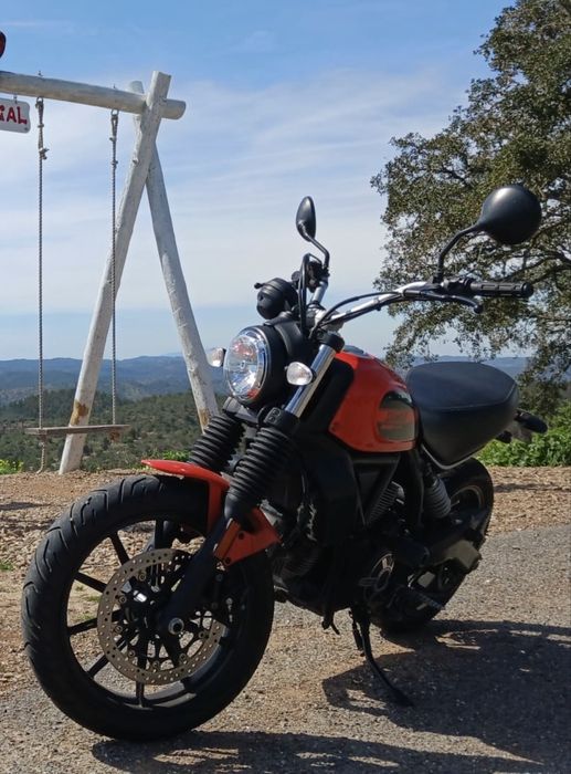 Ducati Scrambler Sixty2