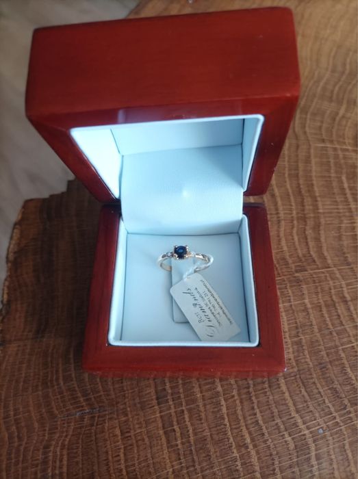 Złoty pierścionek szafir zaręczynowy diament brylant