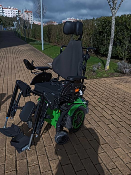 Cadeira de rodas eElétrica IVANCARE