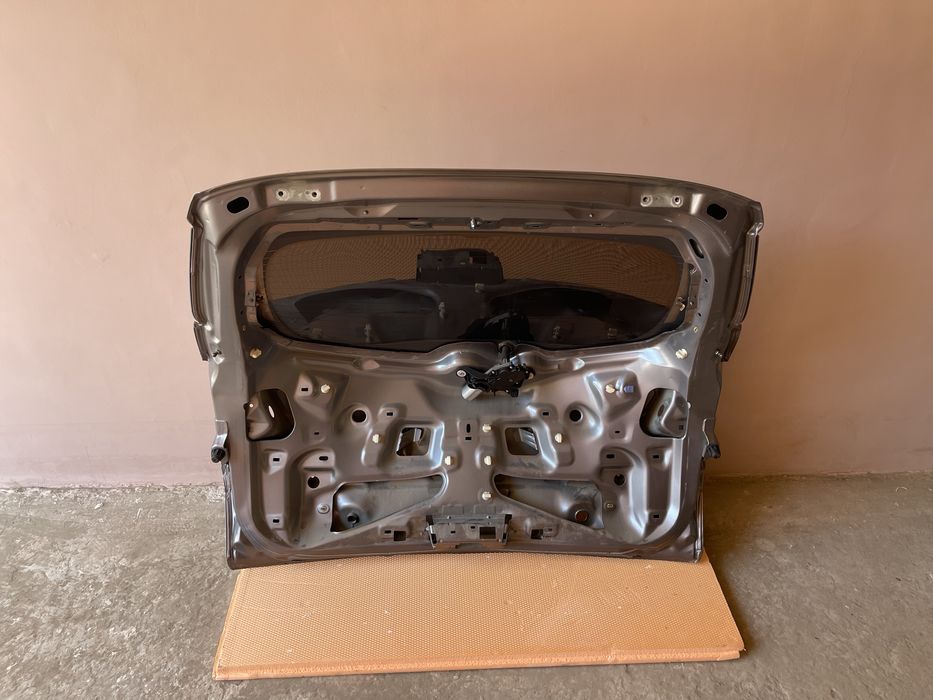 Кришка багажника Ляда на Меган 3 уніресал. В зборі. Оригінальна.