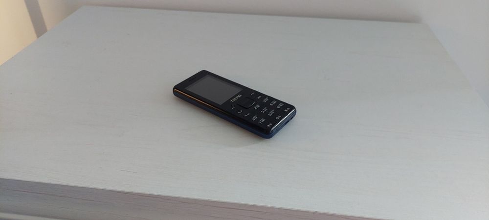 3 сім карти  мобільний телефон tecno t372