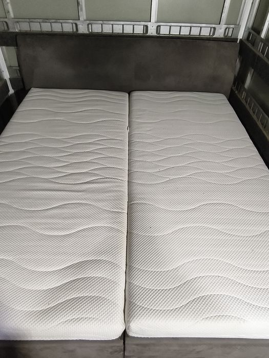 Łóżko szare tapicerowane + materace
