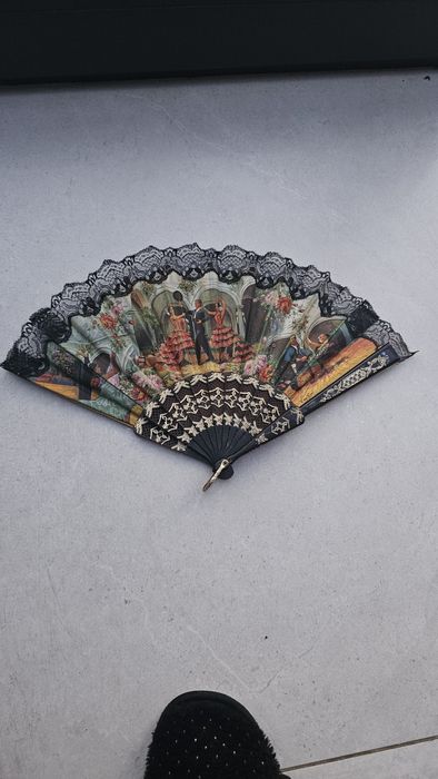 dekoracyjny wachlarz w stylu hiszpańskim.