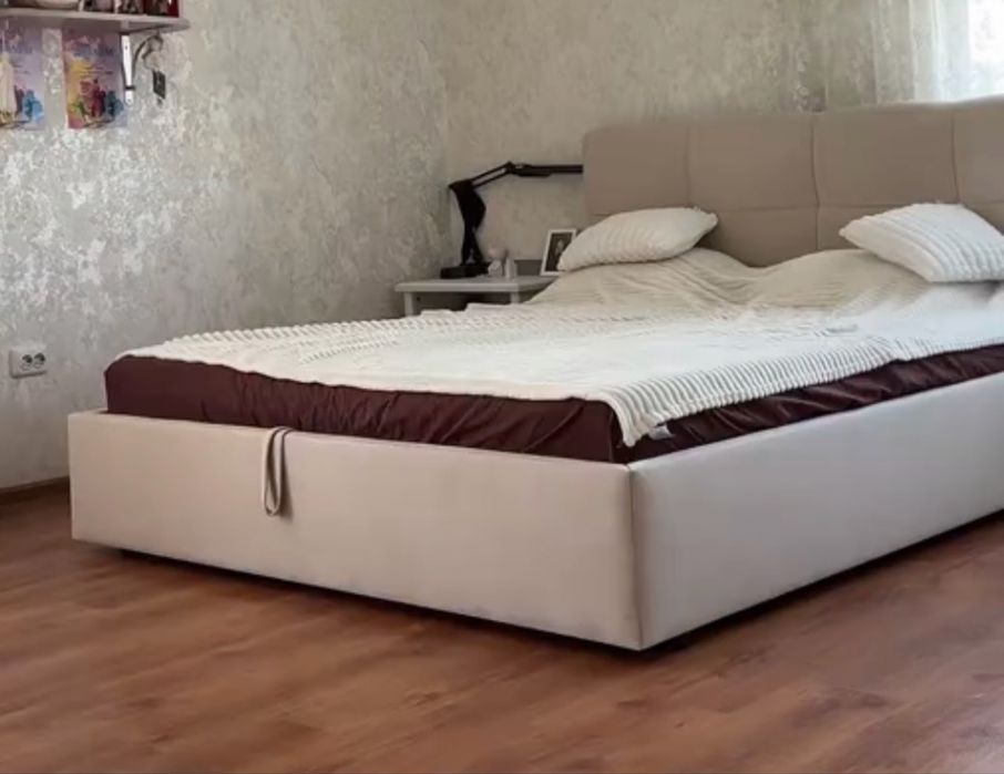Продам ліжко б/в в гарному старі