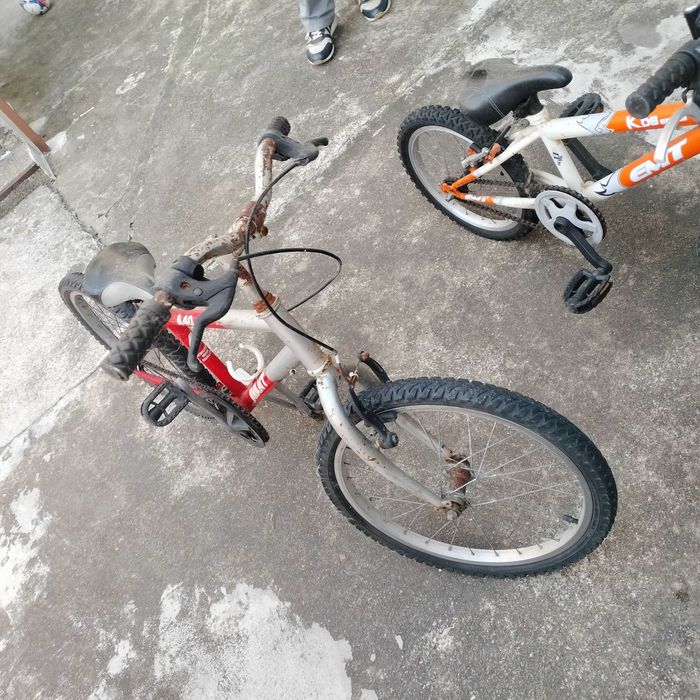 Bicicleta EMT Kids, em bom estado.