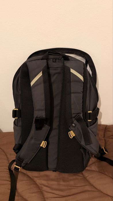 Mochila Quechua Trekking Isotérmica 30L