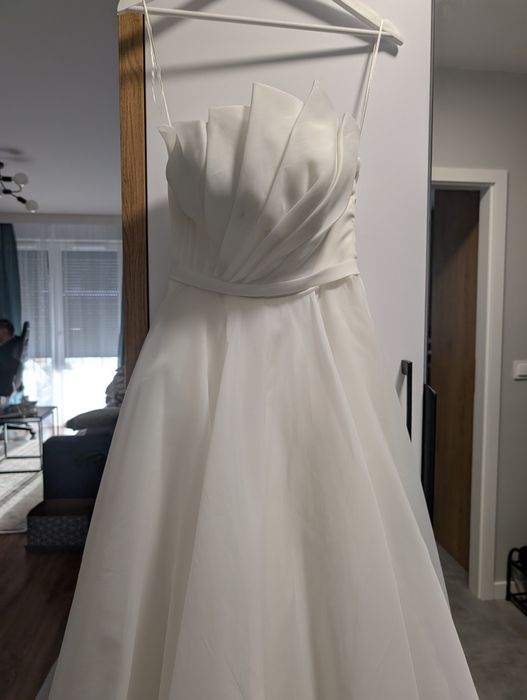 Delikatna suknia ślubna