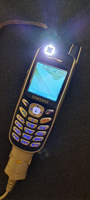 Мобільні телефони samsung x600 2 штуки