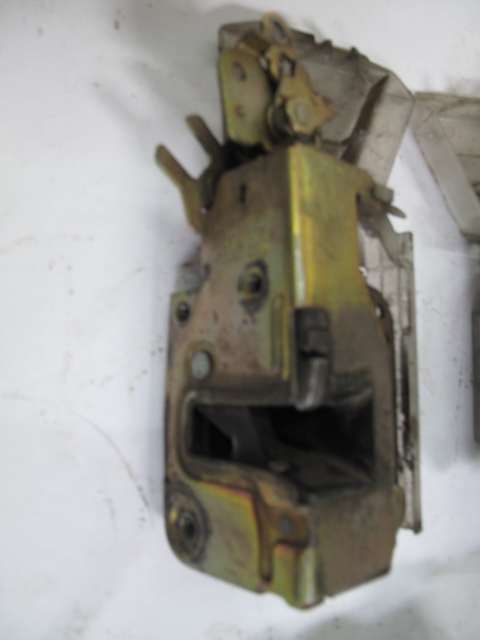 Замки, ручки та механізми Фольтсваген Volkswagen T4