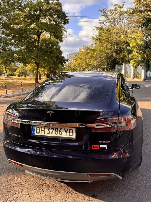 Tesla model s P85+. 2013