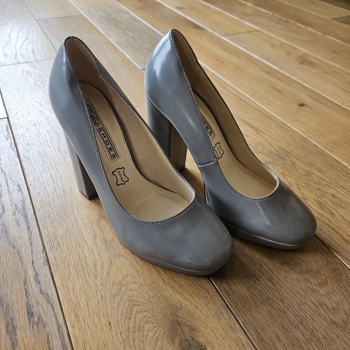 Lakierowana czółenka na słupku Buffalo