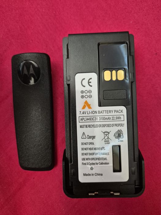 Комплект- рация  МОТОРОЛА-4400+зарядное+усиленная батарея+гарнитура