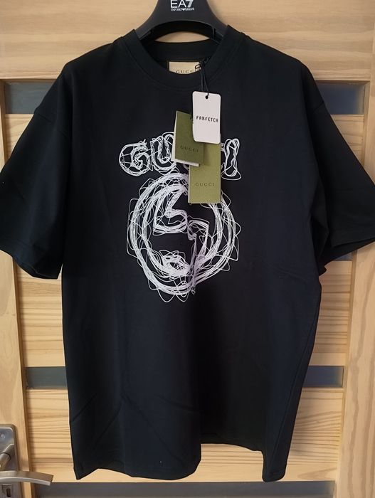 Koszulka Gucci. Logo Gucci motyw prądu.