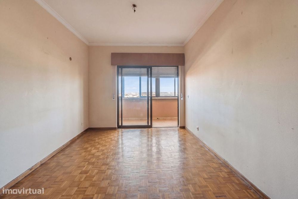 Apartamento T5 com estacionamento, Quinta das Palmeiras, Oeiras