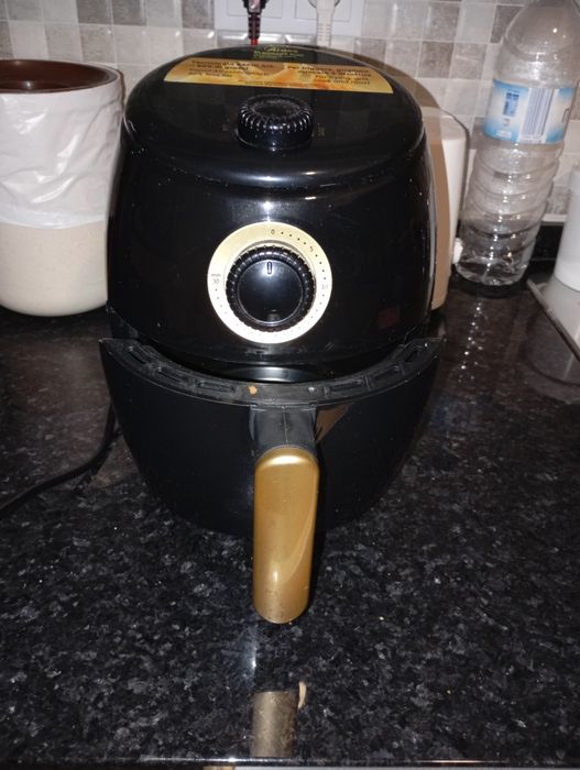 Airfryer pequena usada .