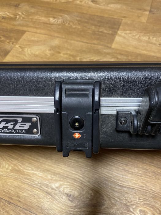 Туровий жесткий кейс (кофр) для електрогитары Skb case 1skb-66 USA