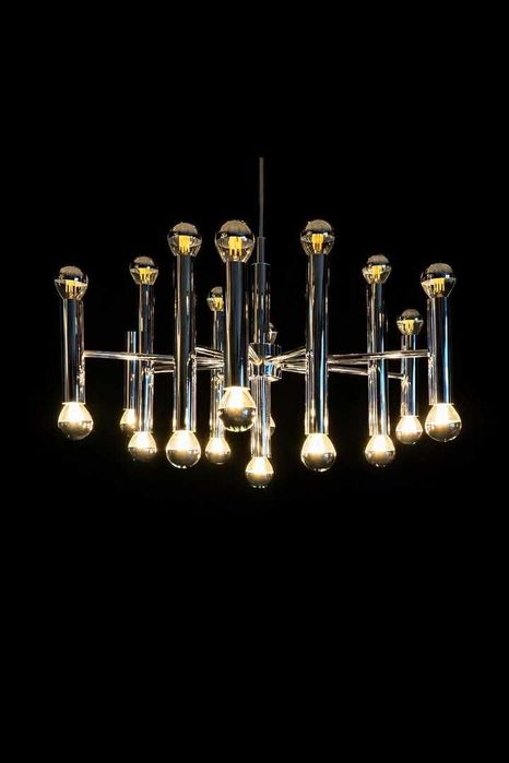 Stylowy żyrandol    zaprojektowany przez Gaetano Sciolariego