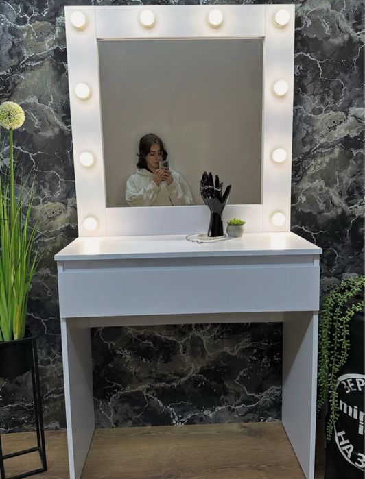 Столик стіл макіяжний led в наявності