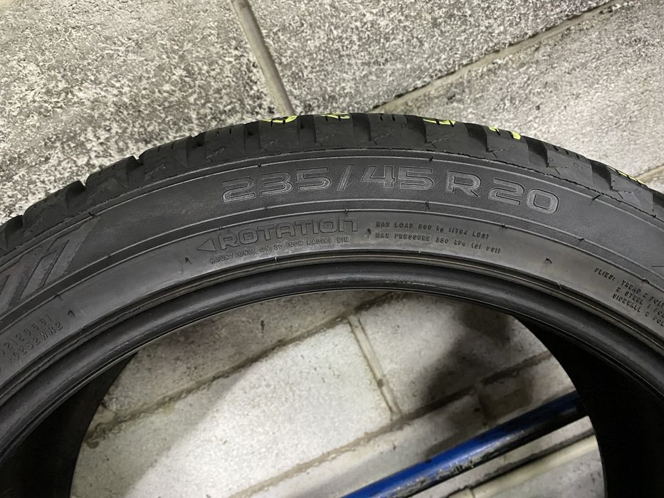 Зимові шини 235/45 R20 (100T) NOKIAN