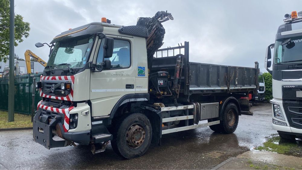 Volvo FMX 4x4 com grua e bascúla