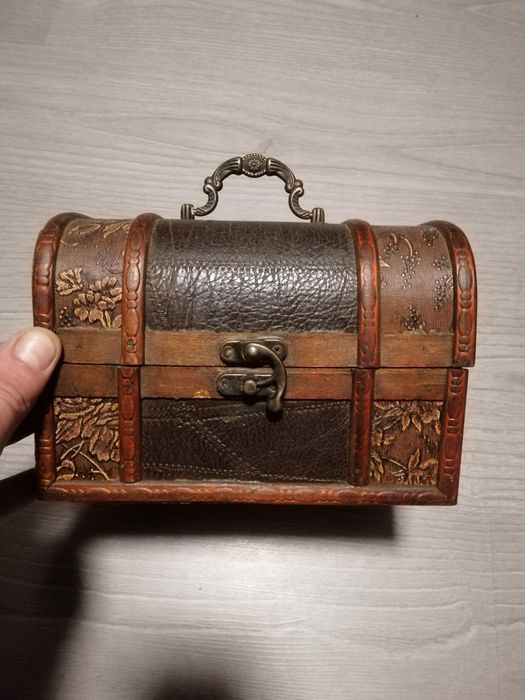 Шкатулка, чемодан