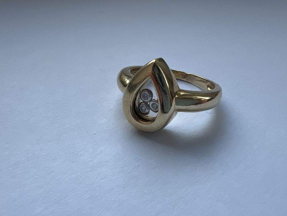 Золоте кільце з плаваючими діамантами