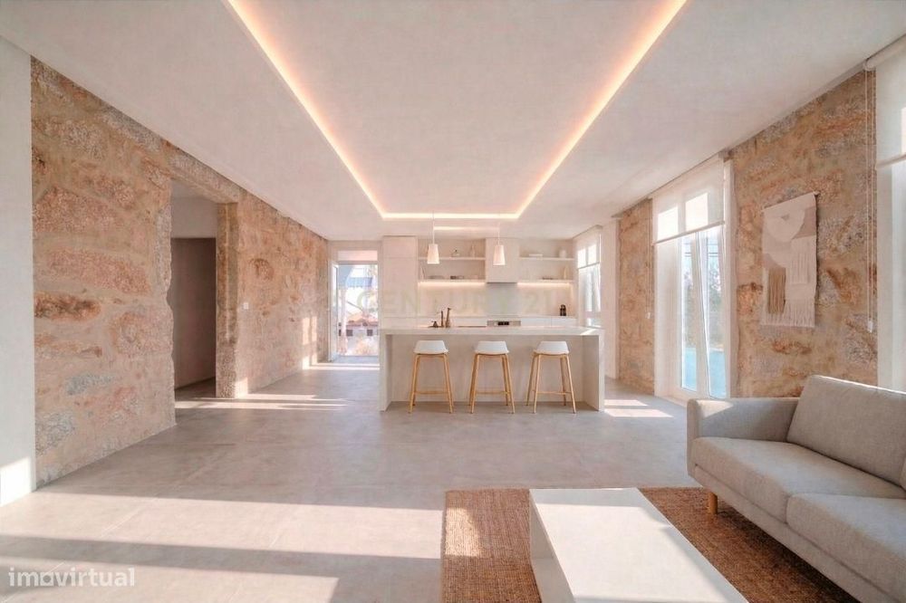 Moradia T3 com Espaço Comercial | São Pedro da Cova (Adega Azul)