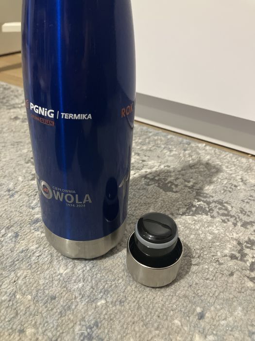 niebieski termos
