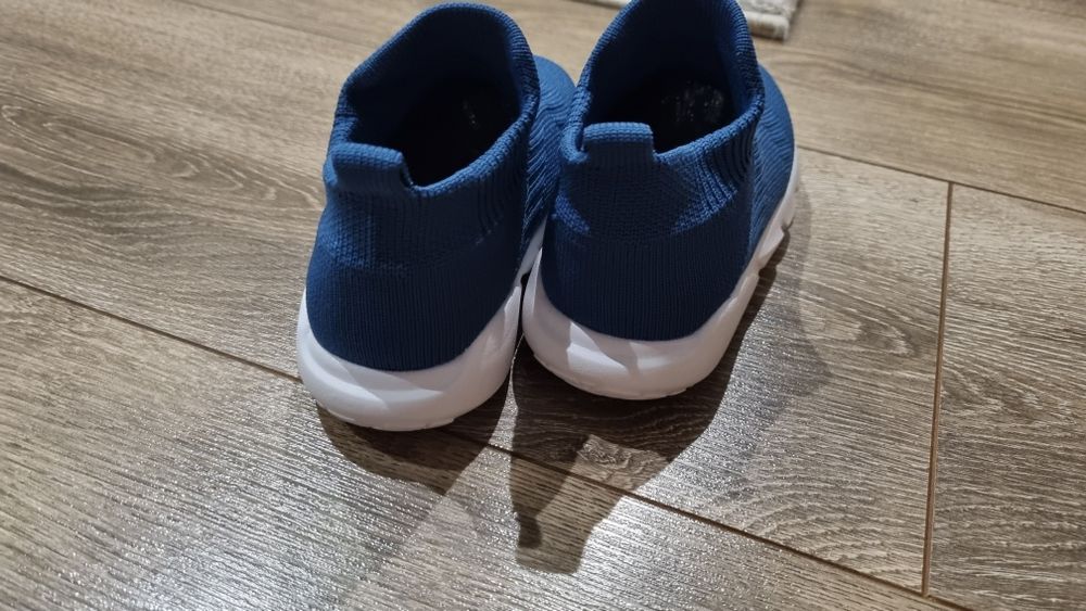Sneakersy chłopięce wsuwane trampki 25