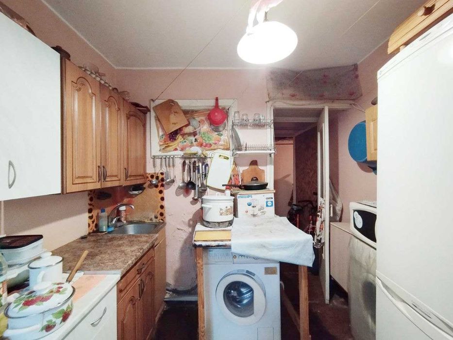 Продаж КІМНАТИ у комунальній кв-рі. вул.Кубанської України,буд.28.