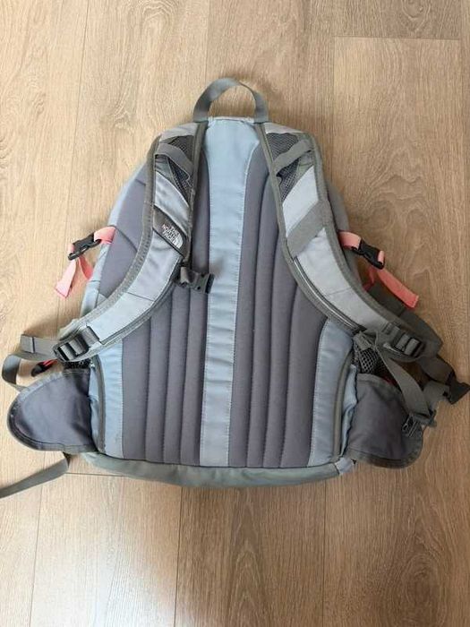 Mochila The North Face Borealis (Cinzenta/Rosa)