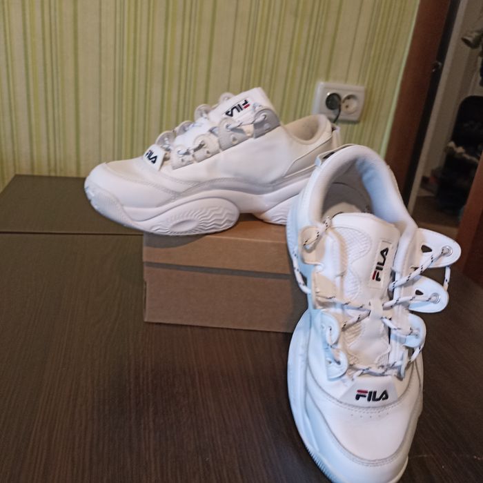 Кросівки демісезонні.