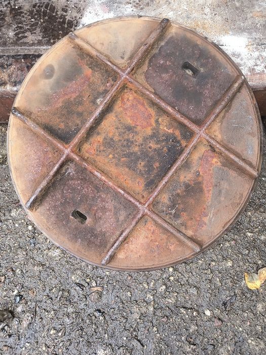 Właz uliczny 25 t używany na szamba studnie