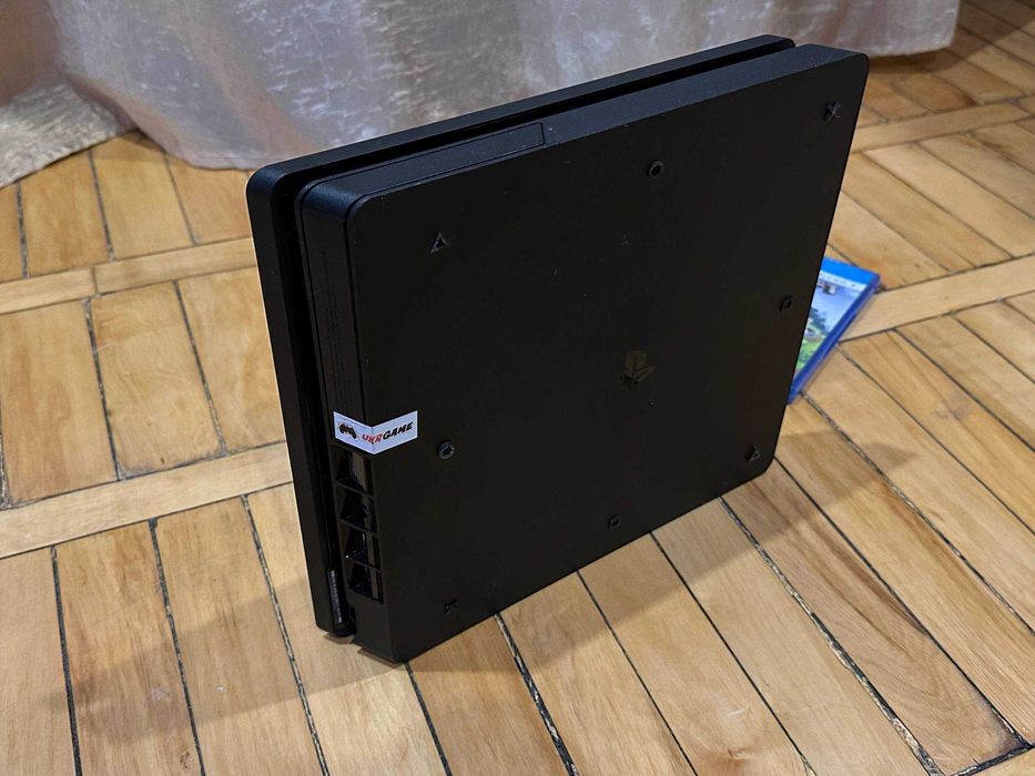 Sony Playstation 4 + 3 джойстики та ігри в ідеальному стані!