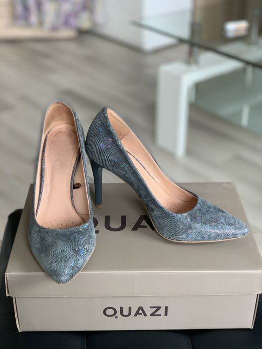 Połyskujące Szpilki Quazi 35